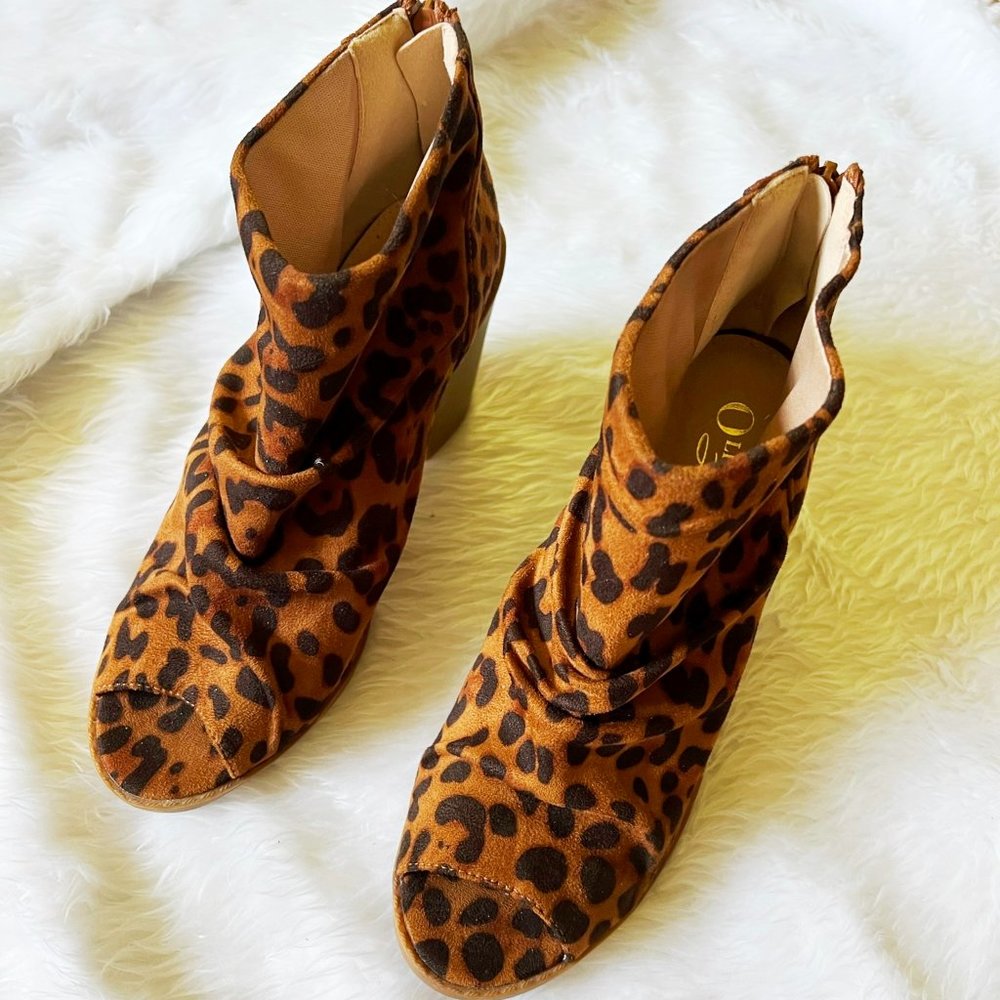 Olivia Ferguson Size 7.5 Open Toe Animal Print Shoe Boot
